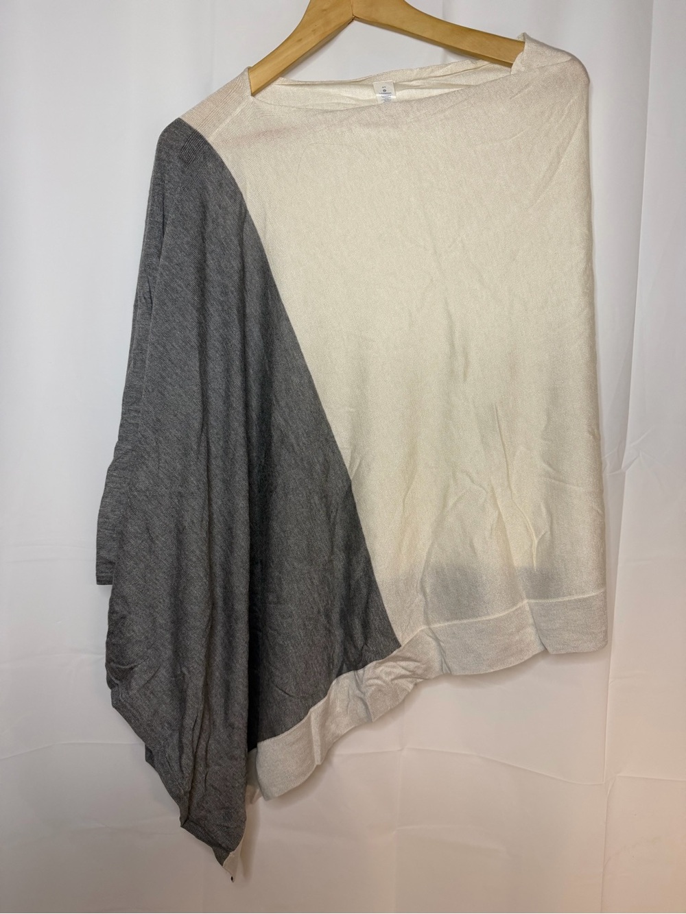 Lululemon Yin Poncho